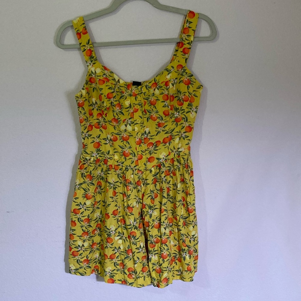 NWT Wild Fable Size Medium Sleeveless Button-Front Romper yellow with oranges